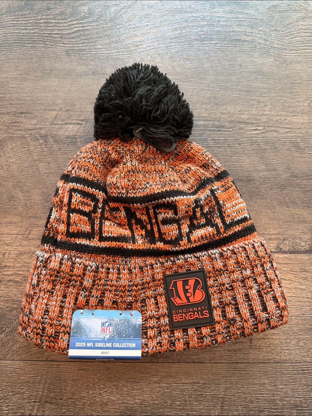 New Era Cincinnati Bengals 2025 NFL Sideline Cold Weather Knit Pom Beanie Hat